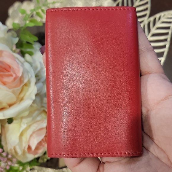 New and Authentic Salvatore Ferragamo key case - Picture 2 of 8